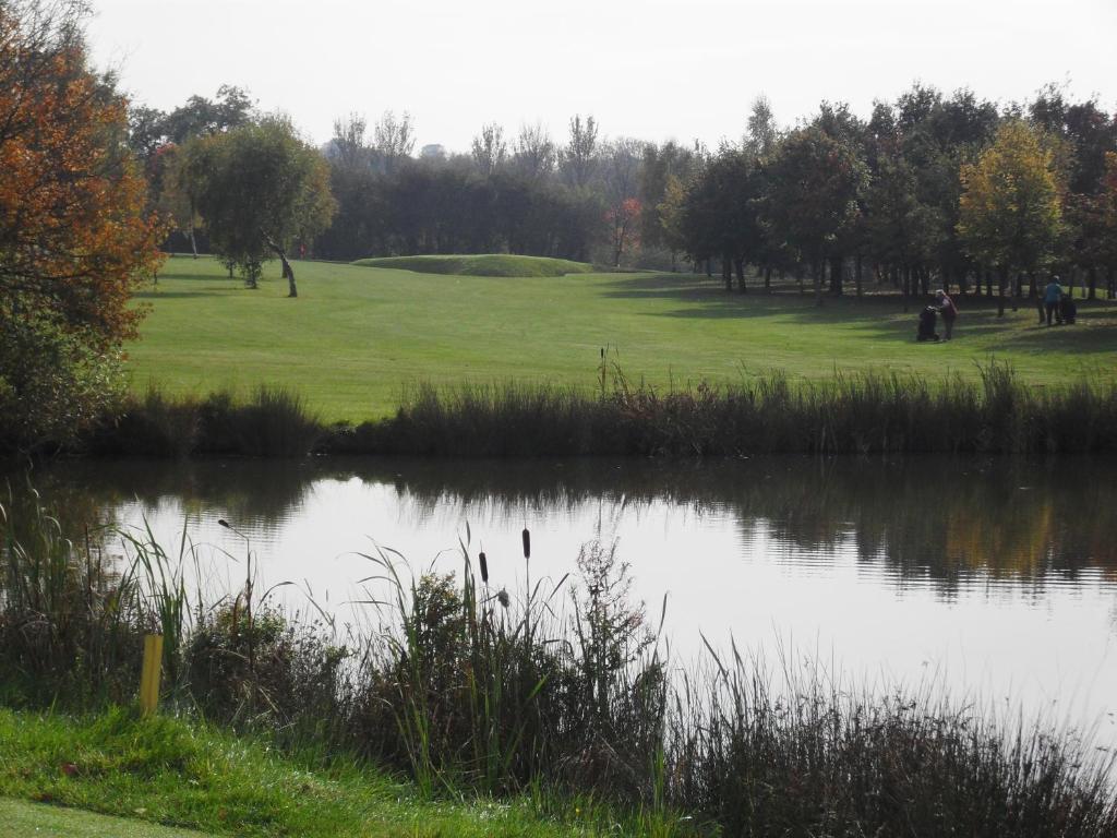 Calderfields Golf & Country Club Hotel วอลซอลล์ ภายนอก รูปภาพ